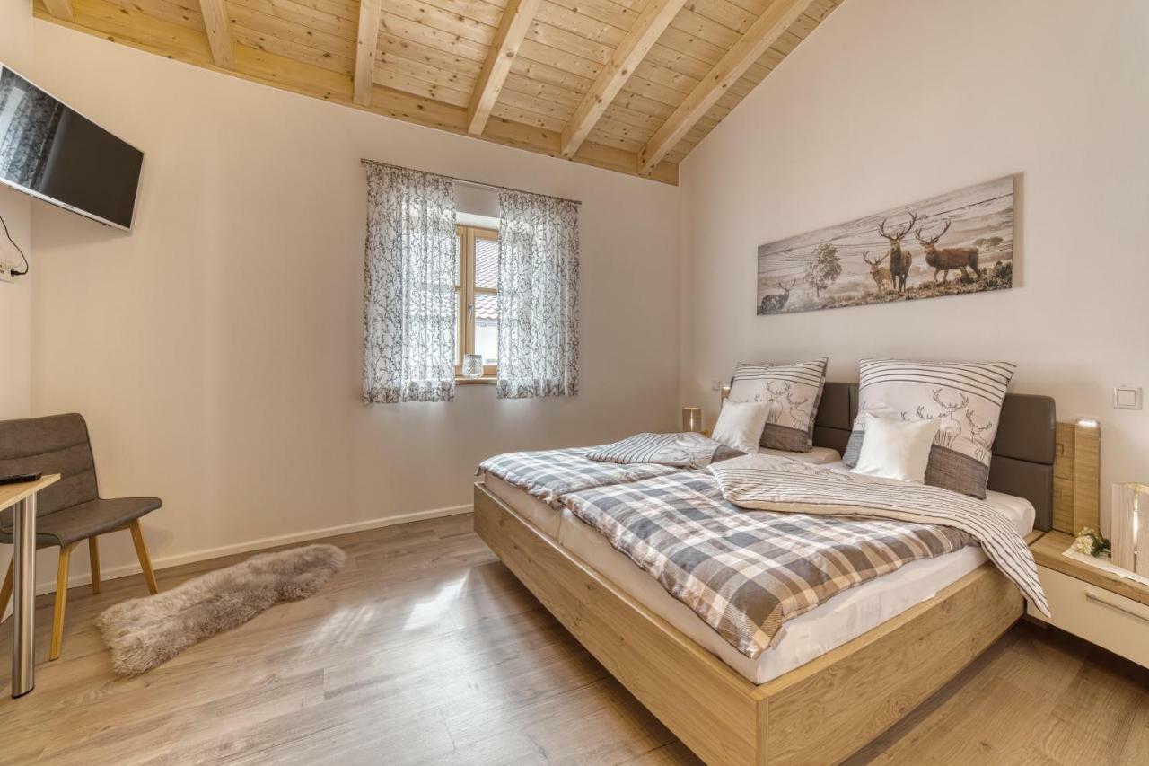 Pension Und Ferienchalets Zum Lebzelter Фрайунг Екстериор снимка